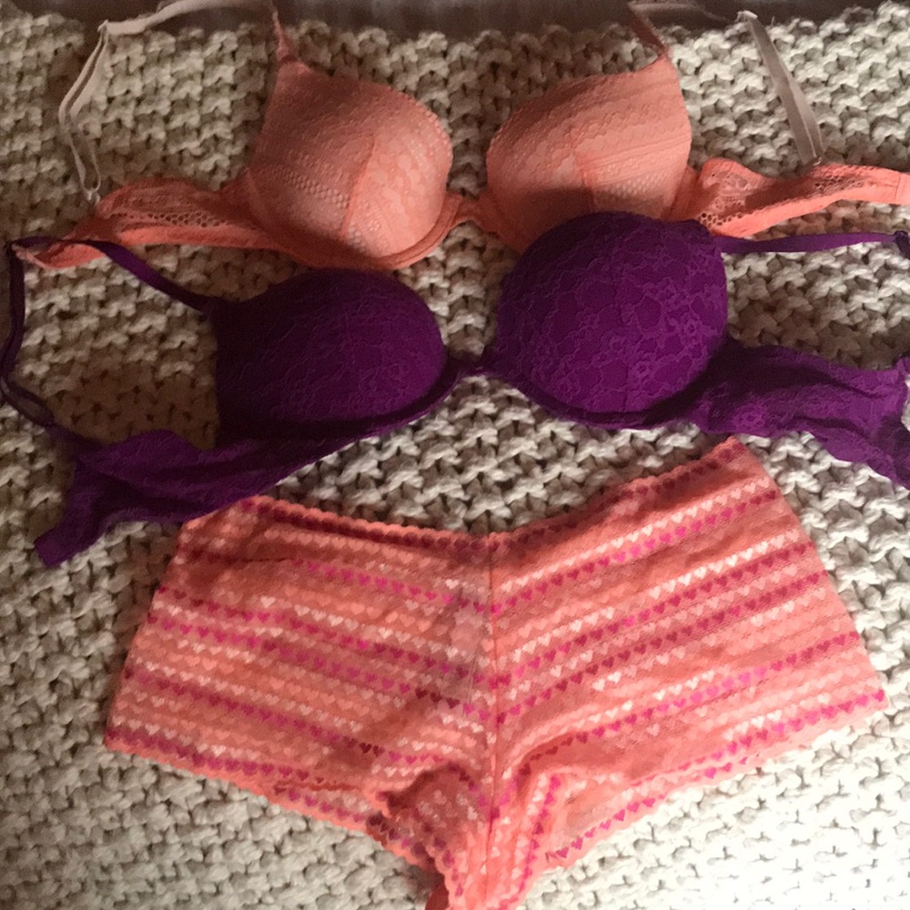 Victoria's Secret 32C bras & matching panties S